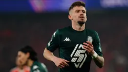 Lateral está no radar do time - Foto: Gualter Fatia/Getty Images