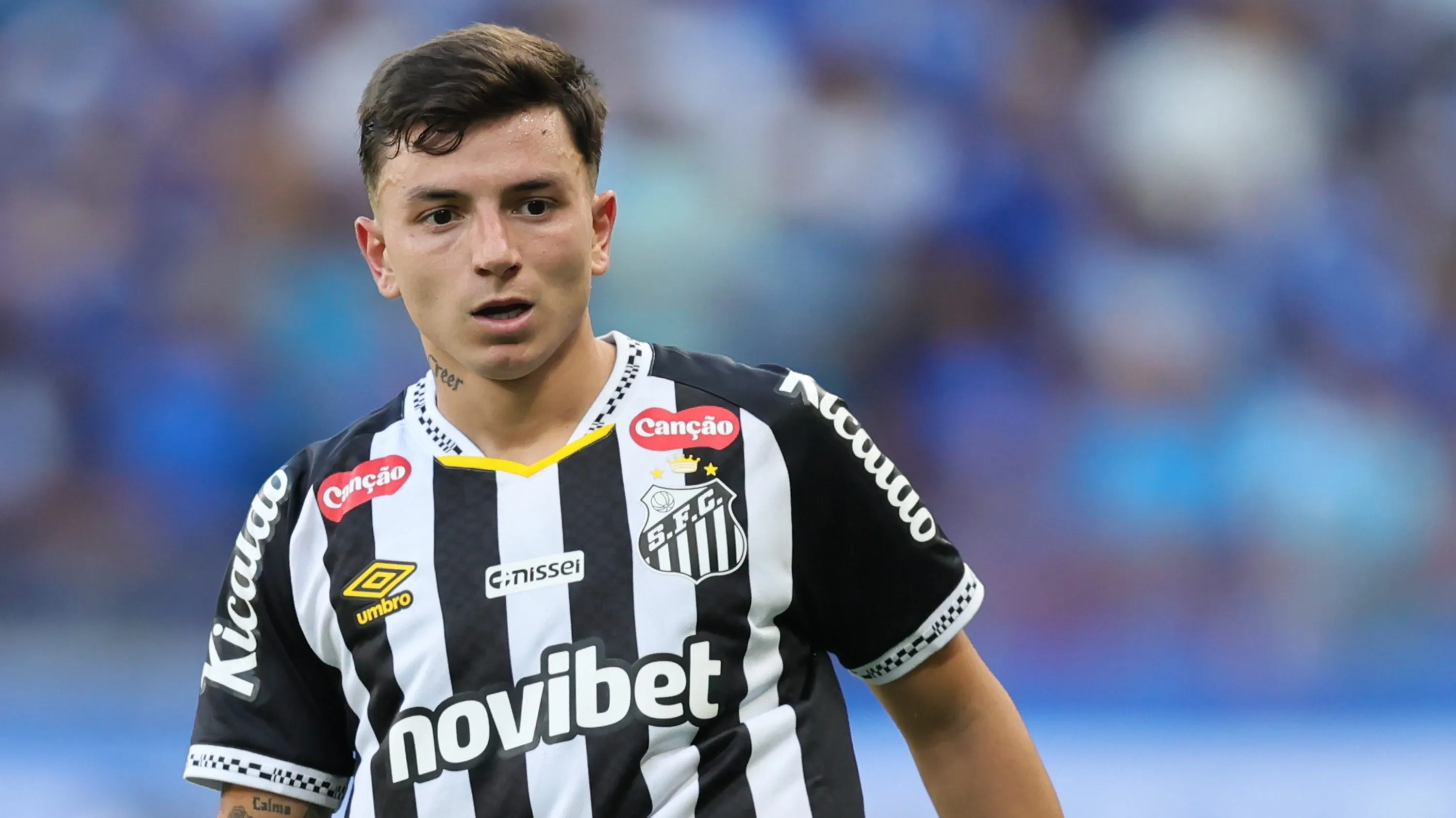 Barreal está suspenso da partida. Foto: Gilson Lobo/AGIF