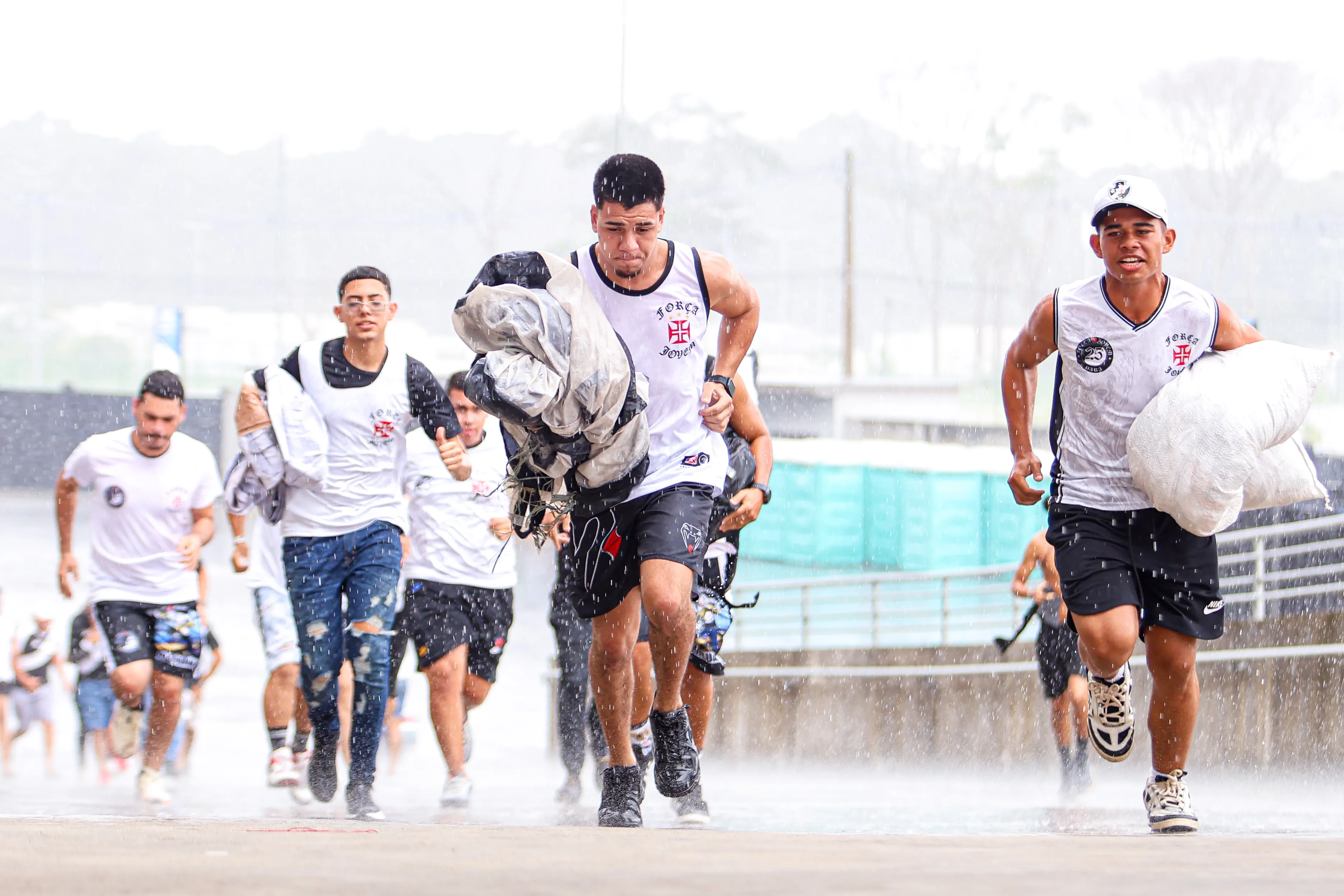 Torcida do Vasco durante partida contra Remo no estadio Mangueirao pelo campeonato Brasileiro A 2026. Foto: Fernando Torres/AGIF