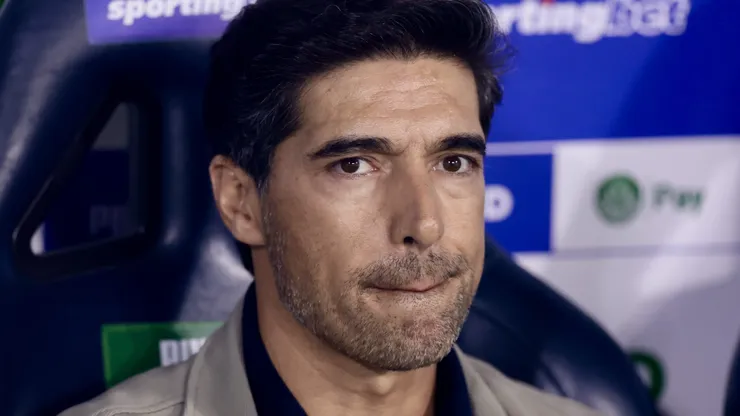 Abel Ferreira não vai comandar o Palmeiras contra o Corinthians.