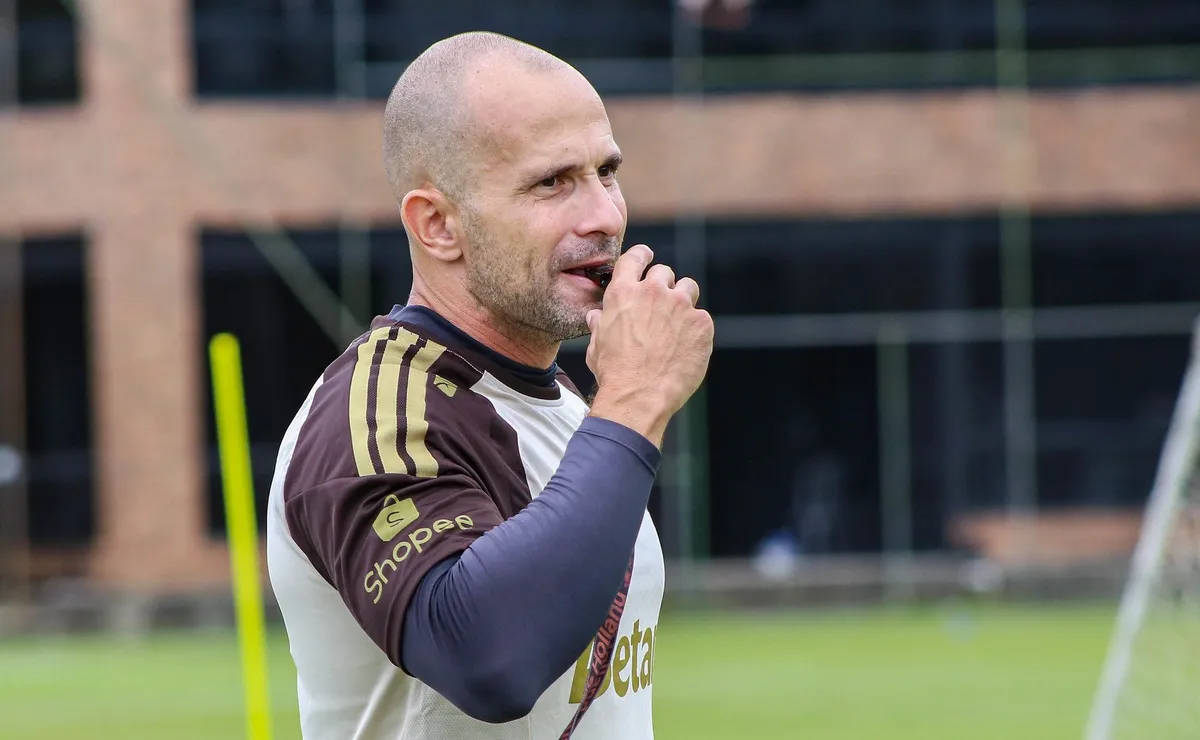Celso Silva faz balanço do início do Flamengo no Brasileirão Feminino: “Estamos construindo uma identidade”