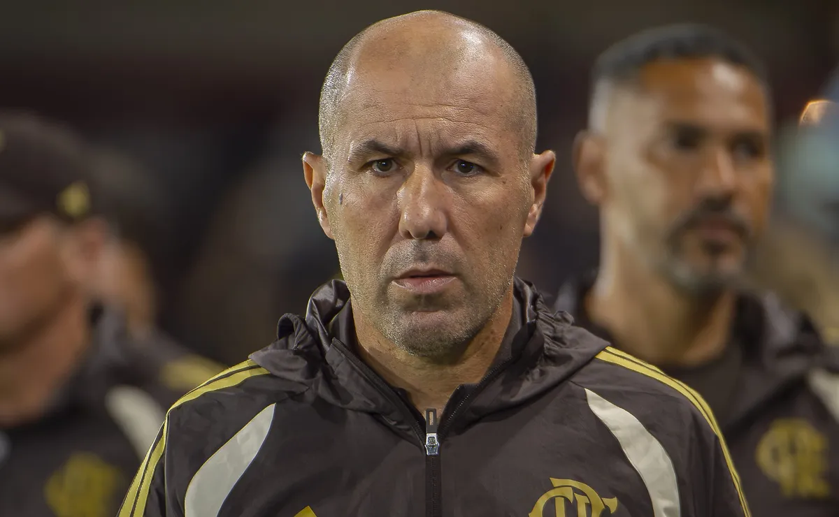 Alex Sandro e titulares poupados pelo Flamengo retornam ao time contra o Fluminense