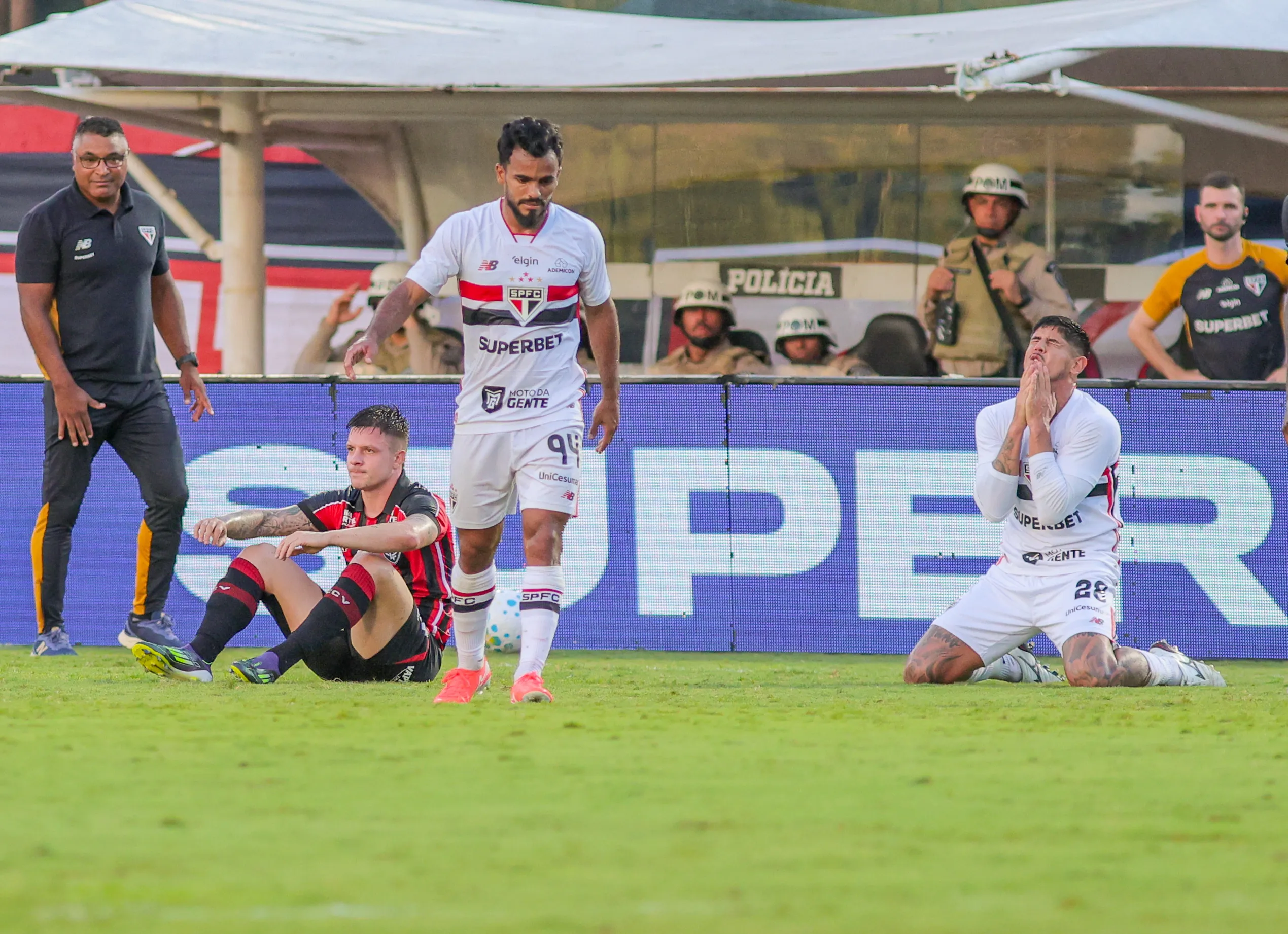 São Paulo perdeu para o Vitória. Foto: Márcio José/AGIF