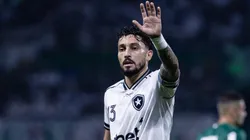 Alex Telles jogador do Botafogo durante partida contra o Palmeiras no estadio Arena Allianz Parque pelo campeonato Brasileiro A 2026. Foto: Ettore Chiereguini/AGIF