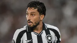 Alex Telles jogador do Botafogo durante partida contra o Nacional Potosi no estadio Engenhao pelo campeonato Copa Libertadores 2026. Foto: Thiago Ribeiro/AGIF