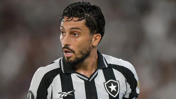 Alex Telles jogador do Botafogo durante partida contra o Nacional Potosi no estadio Engenhao pelo campeonato Copa Libertadores 2026. Foto: Thiago Ribeiro/AGIF