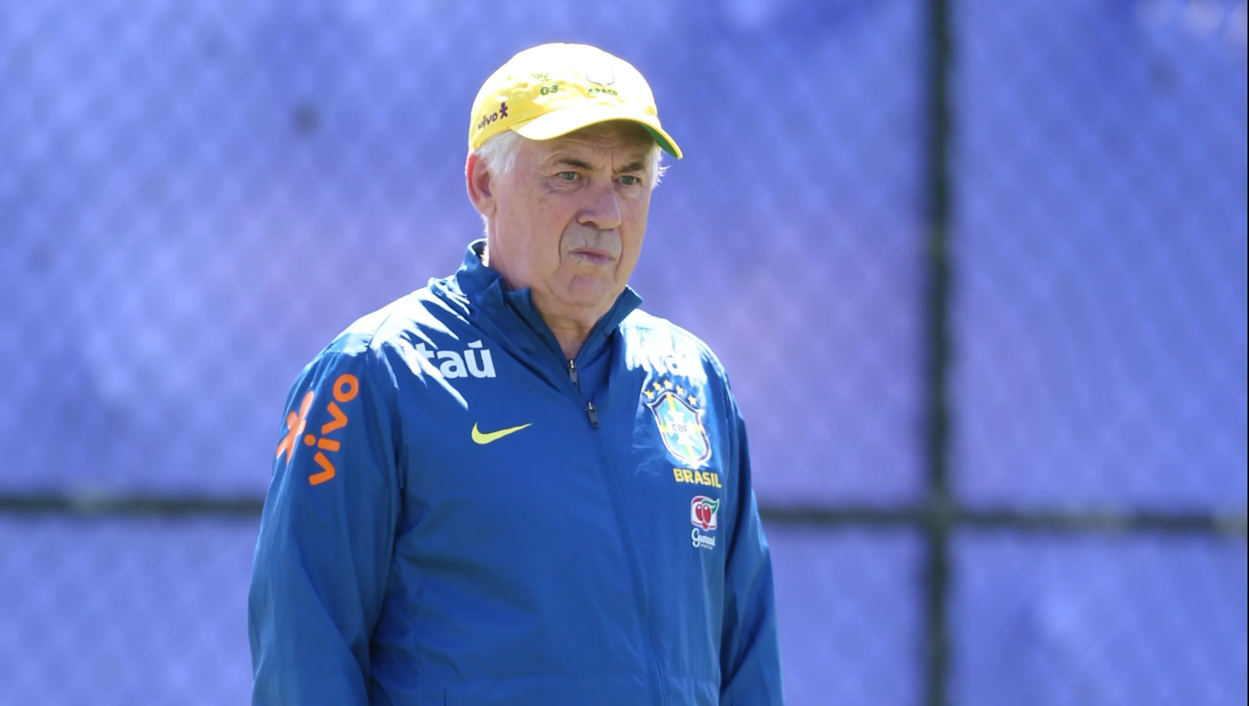 Ancelotti em treino da Seleção Brasileira. Foto: Marlon Costa/AGIF