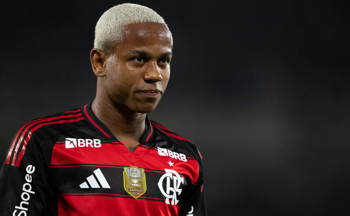 Leonardo Jardim destaca evolução de Wallace Yan e indica possível espaço no Flamengo: “Pode nos ajudar”