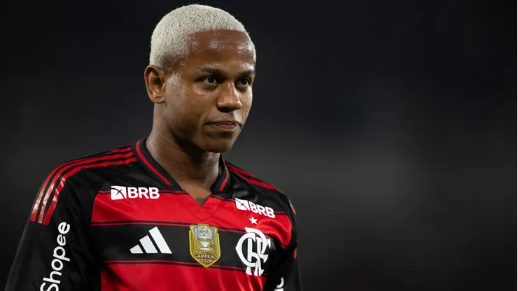 Wallace Yan jogador do Flamengo durante partida contra o Sao Paulo no estadio Maracana pelo campeonato Brasileiro A 2025. Foto: Jorge Rodrigues/AGIF