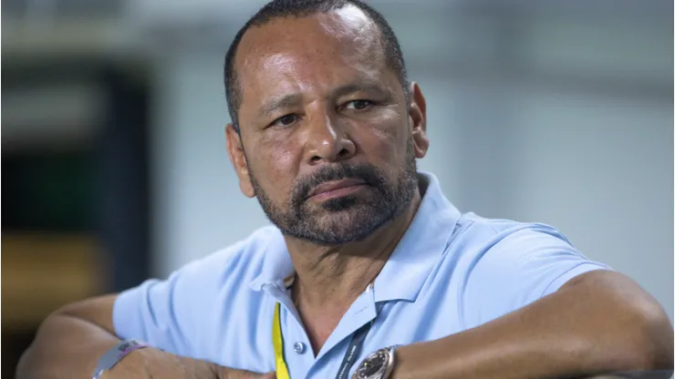 Pai de Neymar pode negociar o filho.