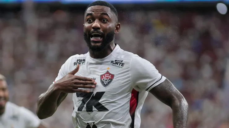 Ramon13 jogador do Vitoria comemora seu gol durante partida contra o Bahia no estádio Arena Fonte Nova pelo campeonato Brasileiro. Foto: Marcio Jose/AGIF