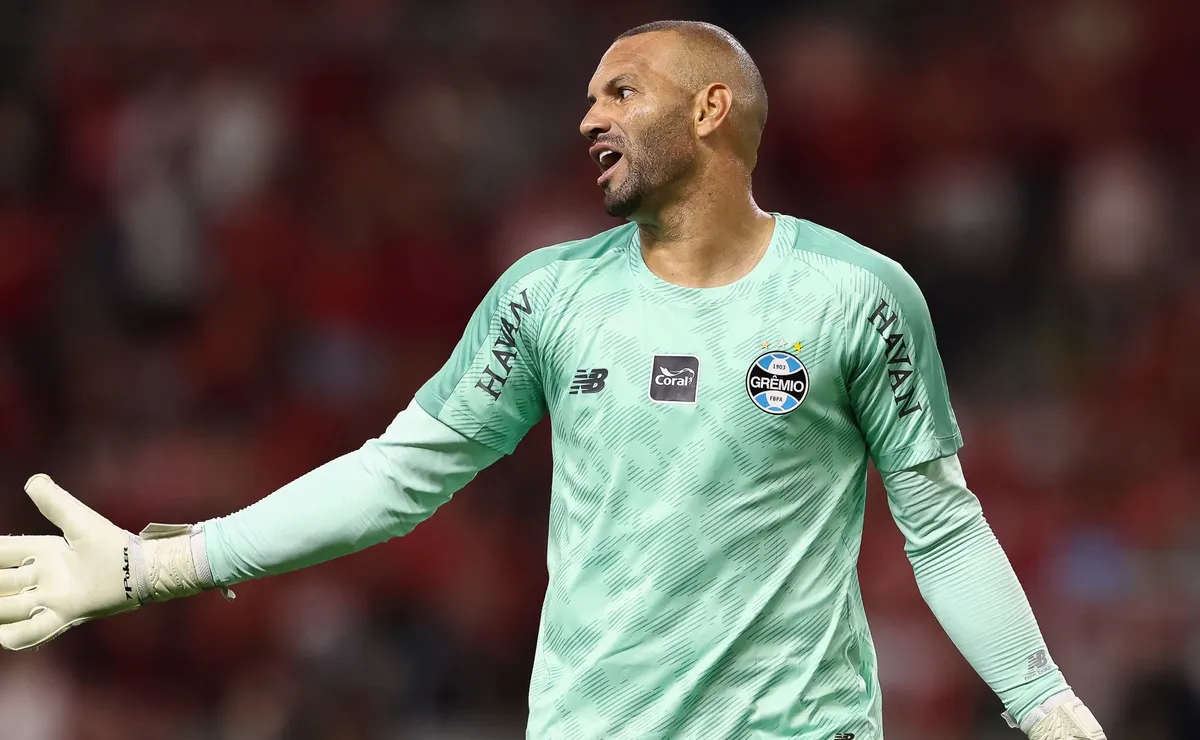 Weverton cresce em Internacional x Grêmio para operar milagre na melhor chance de Borré no Gre-Nal