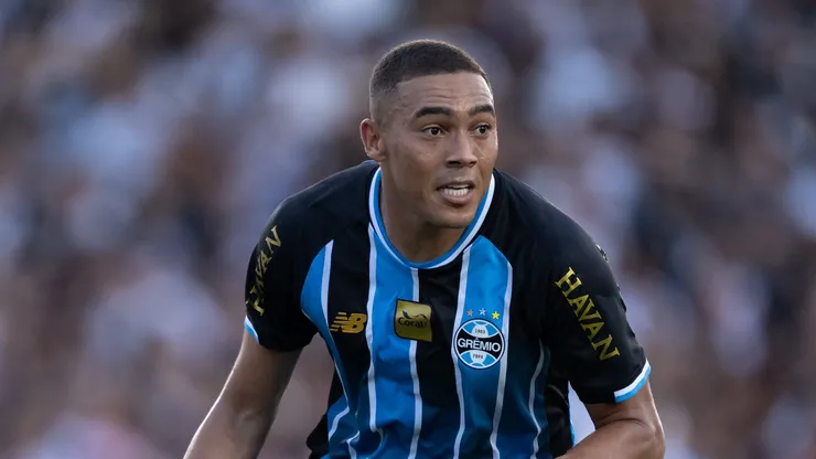Carlos Vinicius jogador do Gremio durante partida contra o Vasco no estadio Sao Januario pelo campeonato Brasileiro A 2026. Foto: Jorge Rodrigues/AGIF