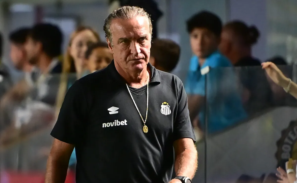 Estratégia de Cuca com os laterais garante vitória do Santos sobre o Atlético-MG