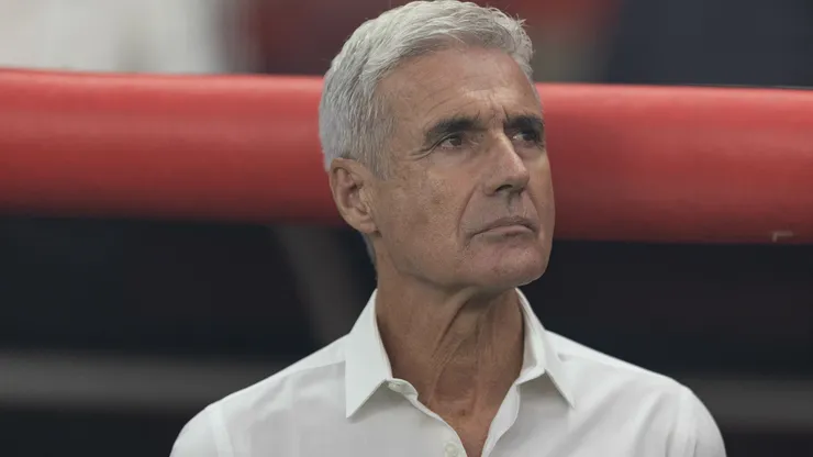 Luís Castro durante o Gre-Nal 452 válido pelo Campeonato Brasileiro Foto: Liamara Polli/AGIF