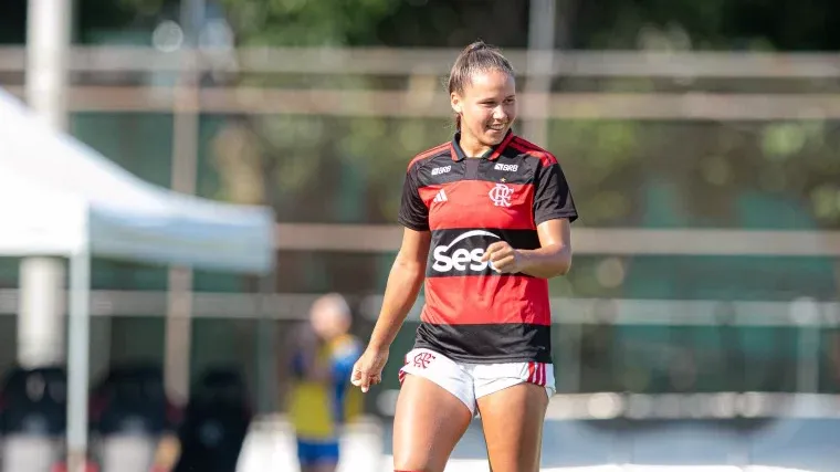 Brendha, atacante do Flamengo, em campo pelo Brasileirão Feminino Sub-20