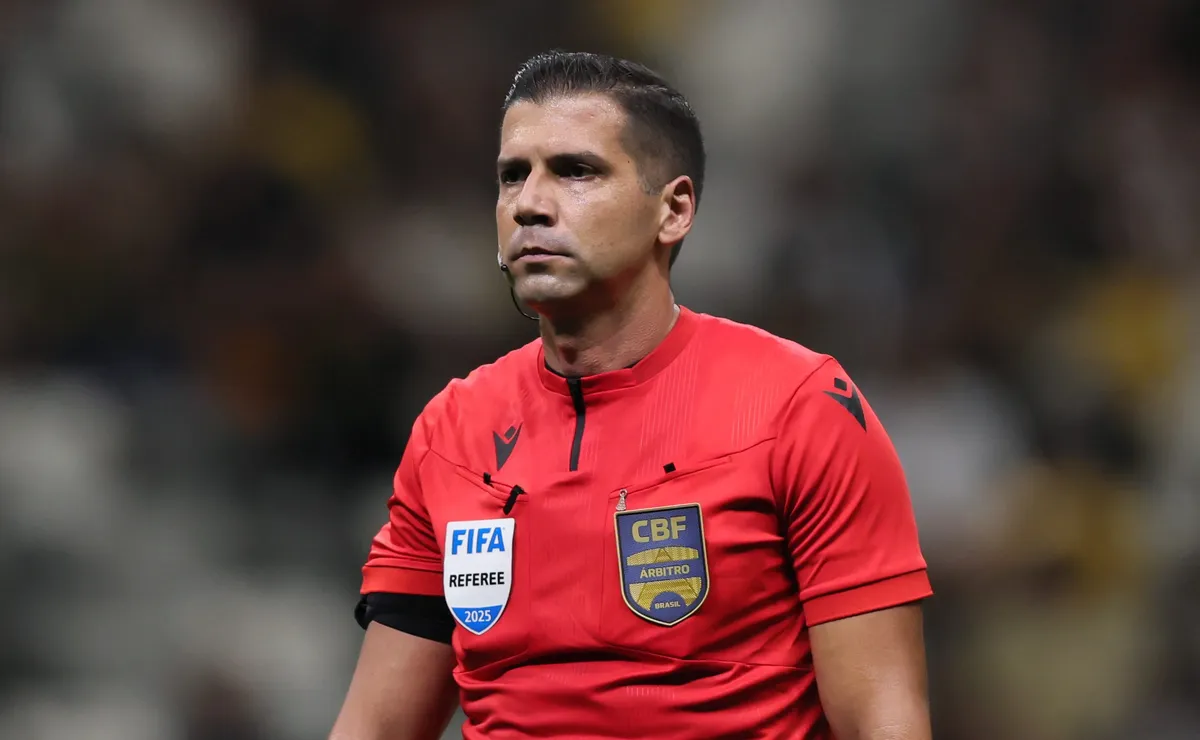 Vídeo: Bruno Arleu perde a paciência com Luís Castro e Pezzolano e momento viraliza no Gre-Nal