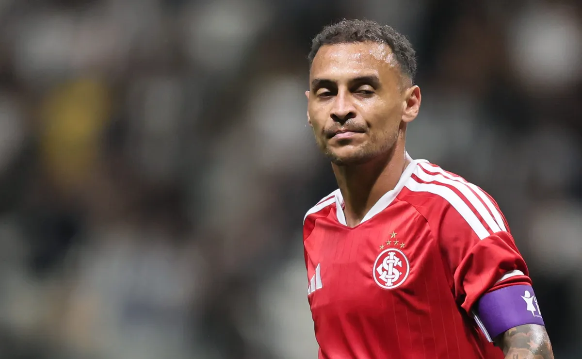 Alan Patrick é criticado por atuação apagada no primeiro tempo de Internacional x Grêmio: “Partida patética”