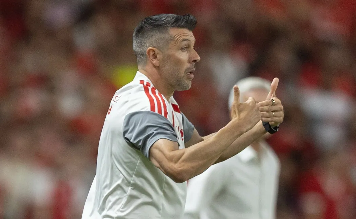 Paulo Pezzolano aposta em intensidade e Internacional mostra postura agressiva no empate diante do Grêmio