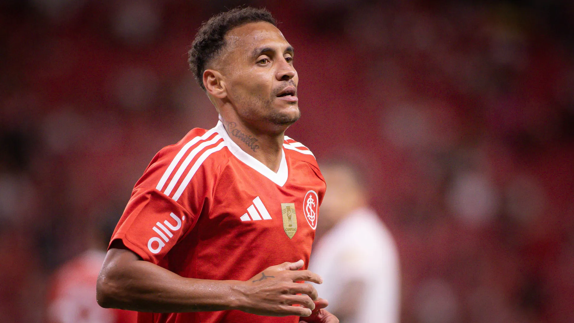 Alan Patrick em ação pelo Internacional – Foto: Maxi Franzoi/AGIF