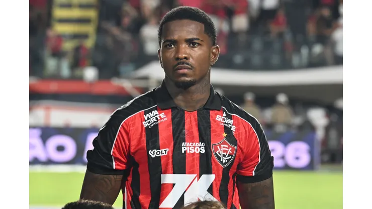 FAZ O PIX? Zagueiro emprestado pode jogar contra o Corinthians em caso de pagamento de multa