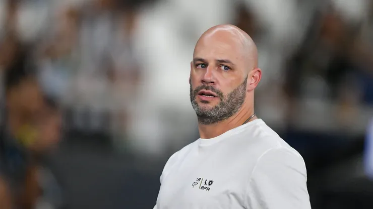Franclim Carvalho é o técnico do Botafogo. Foto: Thiago Ribeiro/AGIF
