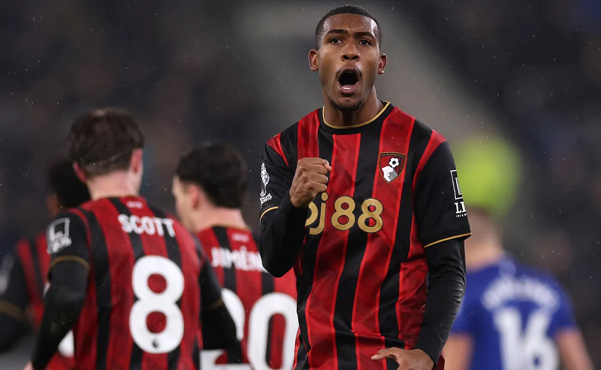 Ex-Vasco, Rayan se destaca na Inglaterra, recebe elogios e ganha destaque na imprensa