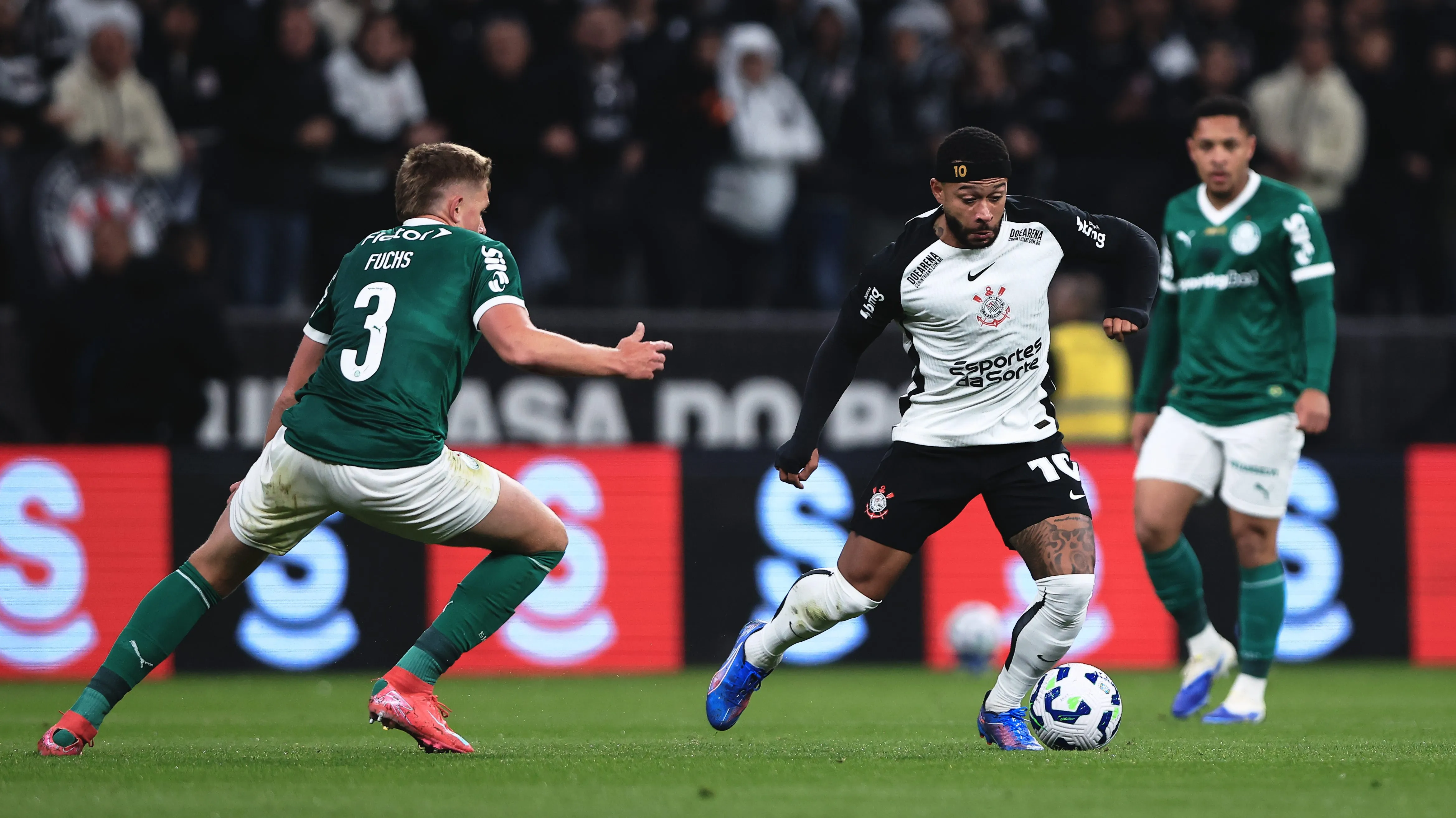Memphis Depay jogador do Corinthians durante partida contra o Palmeiras no estadio Arena Corinthians pelo campeonato Copa Do Brasil 2025. Foto: Ettore Chiereguini/AGIF