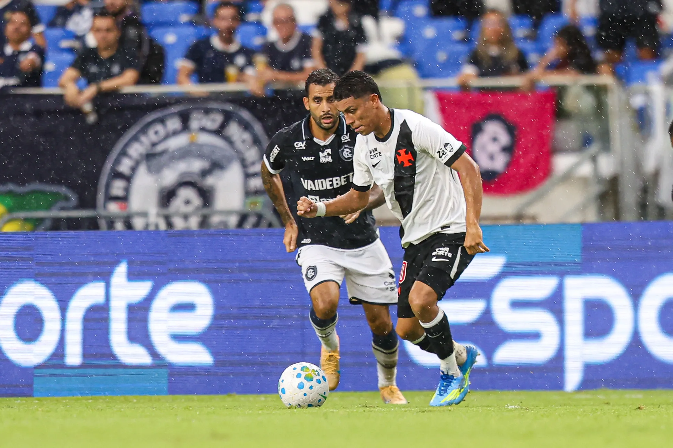 Vasco empatou com o Remo na última partida, pelo Brasileirão. Foto: Fernando Torres/AGIF