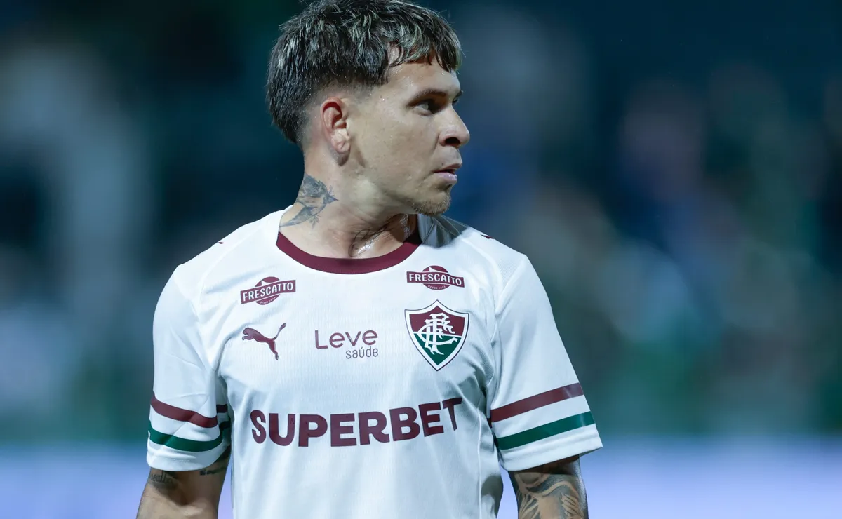 Fluminense perde Soteldo contra o Flamengo após atacante sentir dores na coxa