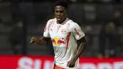 Mosquera saiu machucado na derrota do Bragantino na Copa Sul-Americana