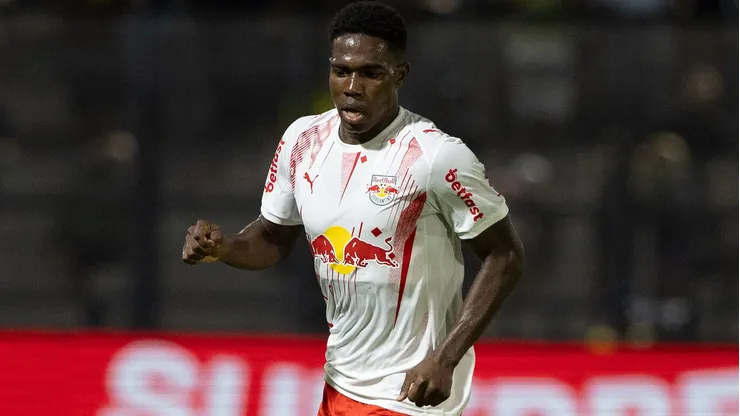 Mosquera saiu machucado na derrota do Bragantino na Copa Sul-Americana