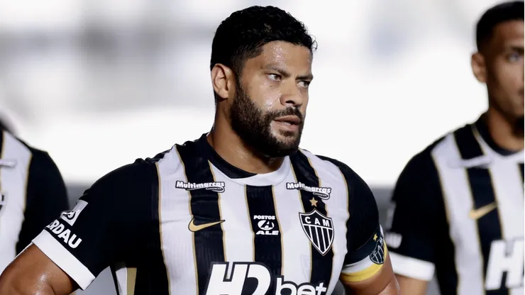 Hulk com a camisa do Atlético-MG