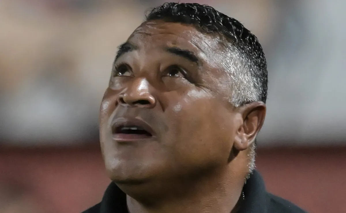 Torcida do São Paulo perde paciência com Roger Machado após novo revés no Campeonato Brasileiro