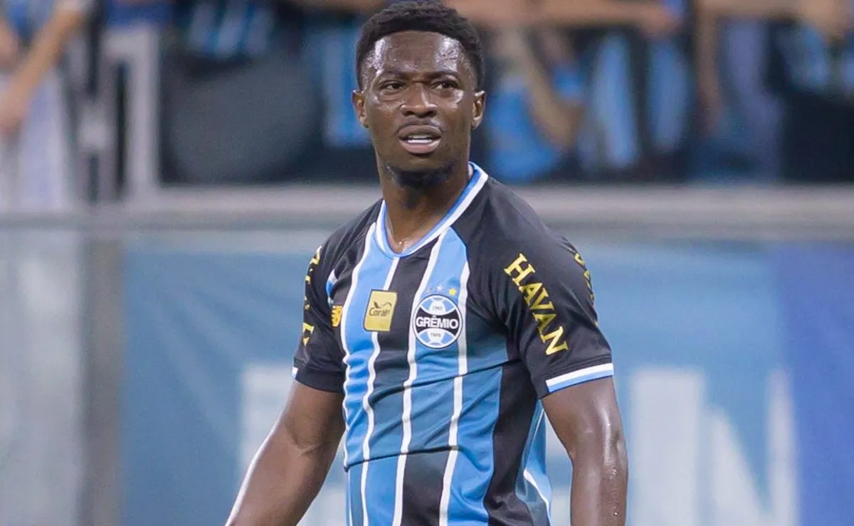 Amuzu preocupa o Grêmio e tem suspeita de lesão após o Gre-Nal; exames vão definir situação
