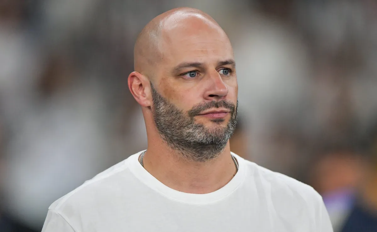 Franclim Carvalho muda o Botafogo, time vira jogo, mas sofre empate do Coritiba