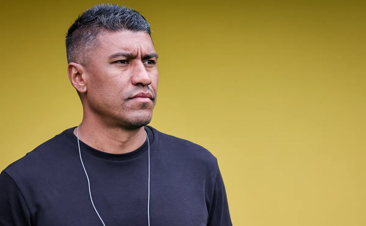 Paulinho sobe o tom contra Paulo César Zanovelli após derrota do Mirassol: “A culpa é da arbitragem”
