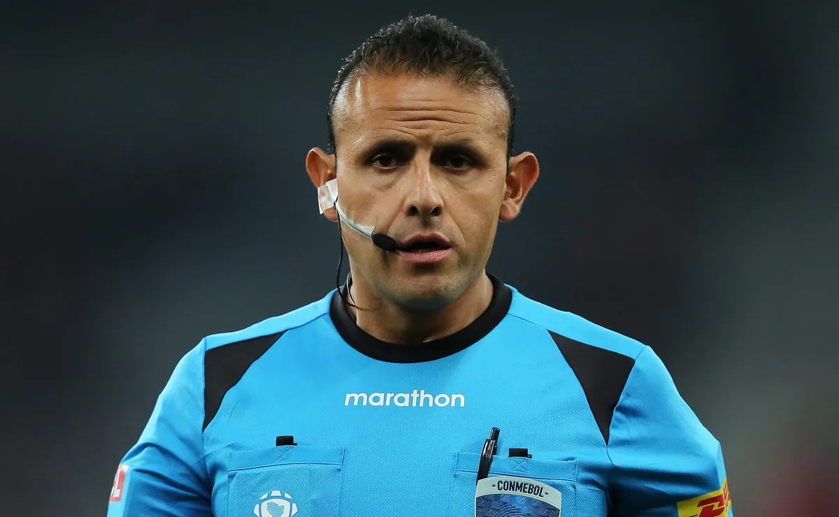 Gery Vargas apita confronto do Grêmio contra o Deportivo Riestra pela Sul-Americana