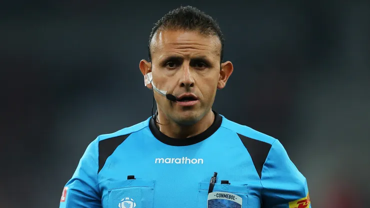 CURITIBA, BRAZIL - JUNE 06: Referee Gery Vargas looks on during the Copa CONMEBOL Libertadores 2023 group G match between Athletico Paranaense and Libertad at Arena da Baixada on June 6, 2023 in Curitiba, Brazil. (Photo by Heuler Andrey/Getty Images)
