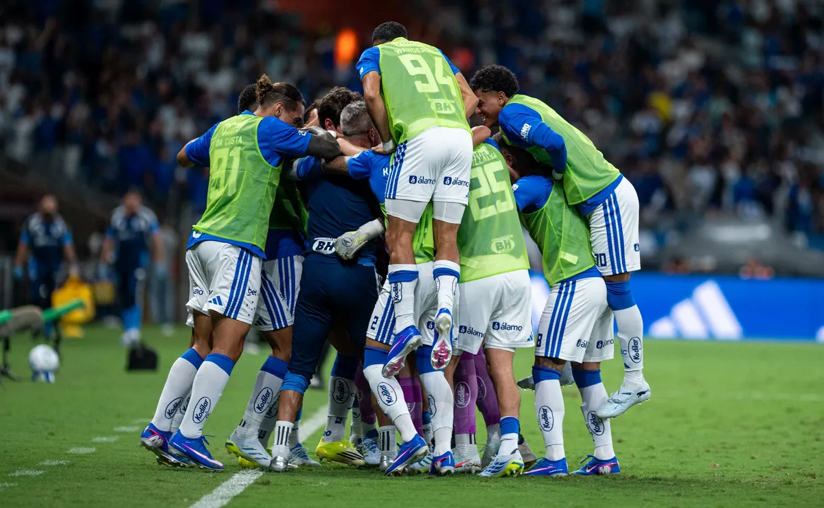 Cruzeiro reage após pressão do Bragantino, vira no Mineirão e garante vitória no Campeonato Brasileiro