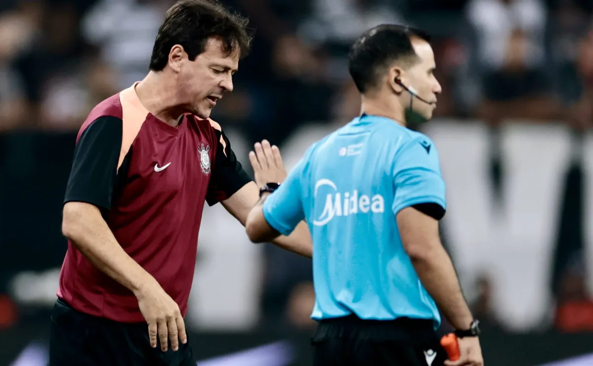 Fernando Diniz encontra soluções após expulsões e Corinthians garante empate contra o Palmeiras