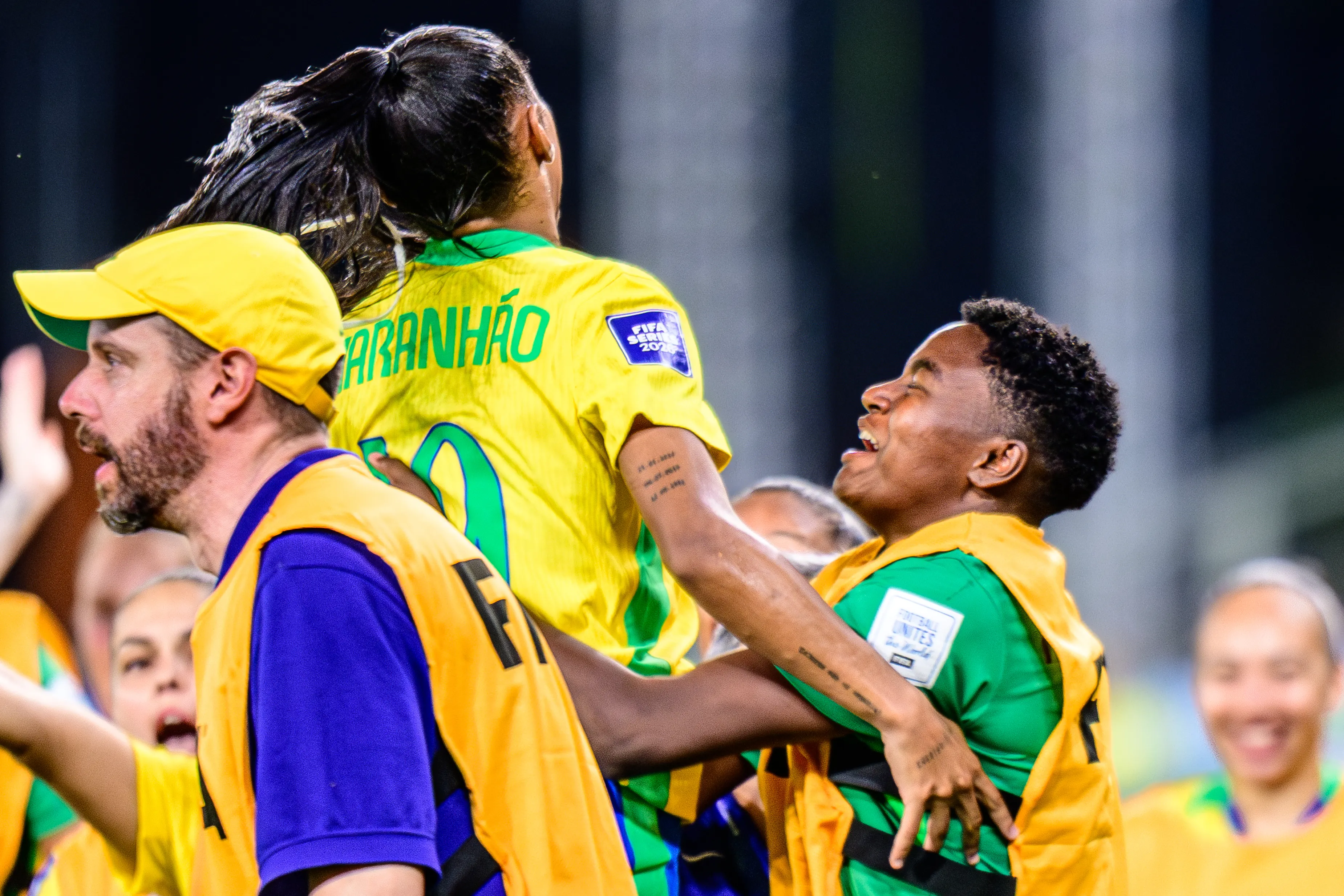 Tainá Maranhão comemora gol no FIFA Series. Foto: Francisco Alves/AGIF