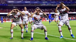 Calleri deixou o dele na goleada por 4 a1 sobre o Cruzeiro e comemorou com os companheiros.