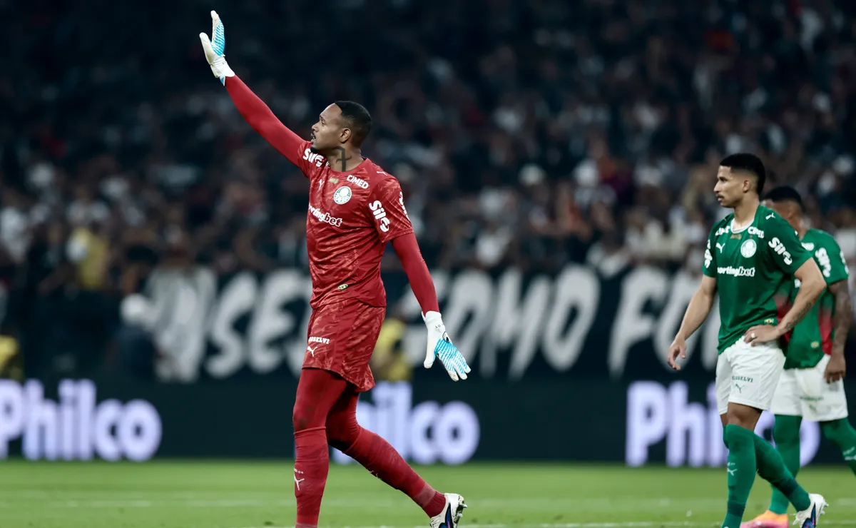 Corinthians repudia racismo contra Carlos Miguel, do Palmeiras, durante dérbi pelo Brasileirão