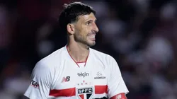 Calleri jogador do Sao Paulo lamenta durante partida contra o Cruzeiro no estadio Morumbi pelo campeonato Brasileiro A 2026.