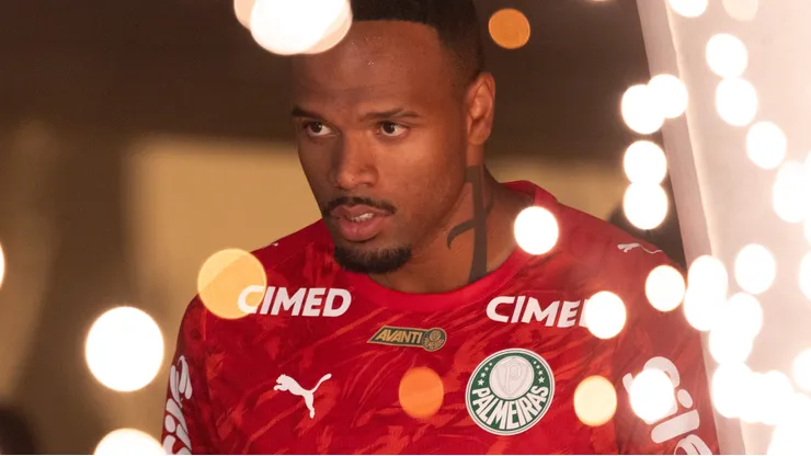 Carlos Miguel foi alvo de injúria racial.