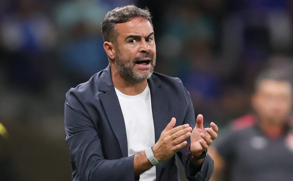 Artur Jorge revela conversa com Walace após polêmica no Cruzeiro: “Está entregue à diretoria”