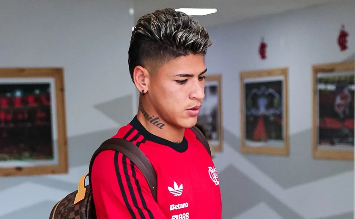 Carrascal revolta a todos no Flamengo e será punido pelo Rubro-Negro Carioca pela expulsão no clássico