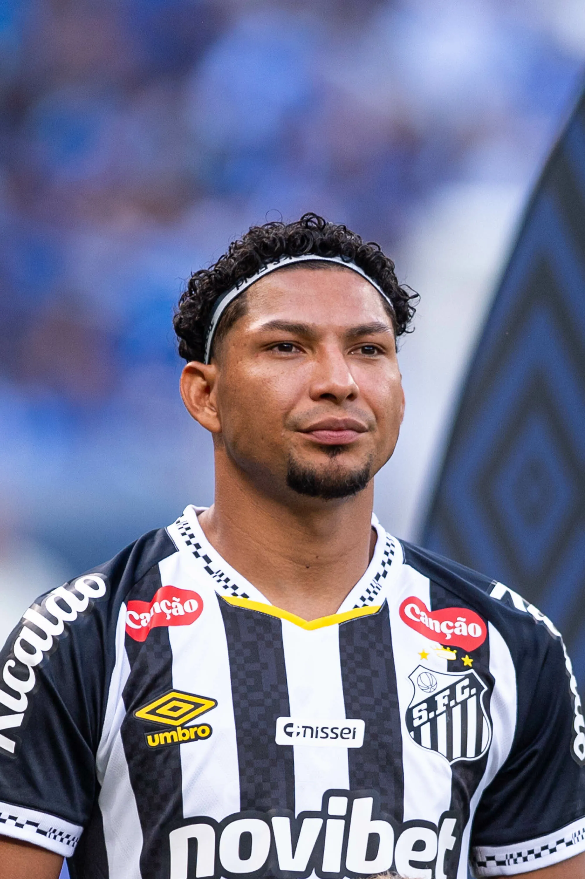 – Rony jogador do Santos durante partida contra o Cruzeiro no estadio Mineirao pelo campeonato Brasileiro A 2026. Foto: Alessandra Torres/AGIF.
