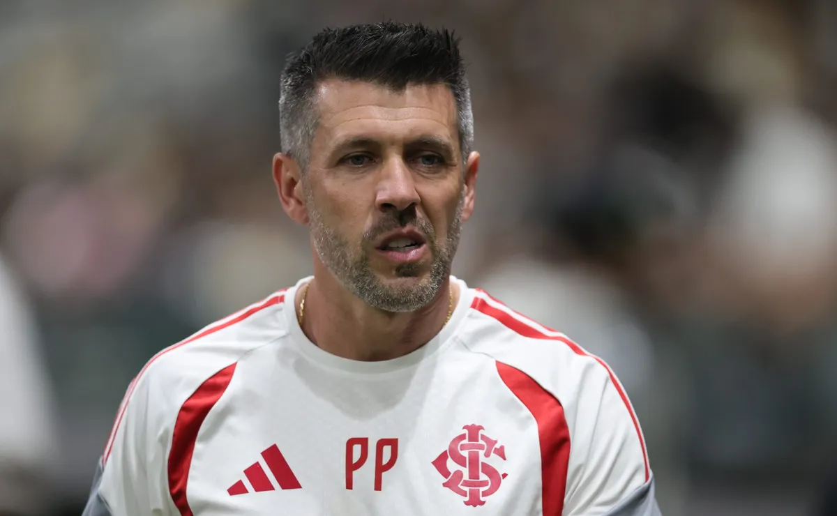 Grêmio esteve mais longe da vitória no Gre-Nal e Internacional desperdiçou chances claras, diz Pezzolano